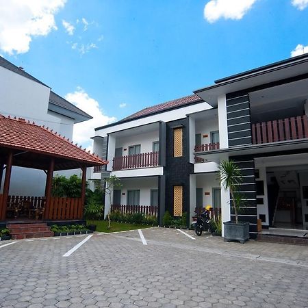Retra'S Hostel Kejayan Exterior photo